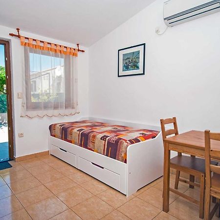 Apartman Kirac Pomer Buitenkant foto