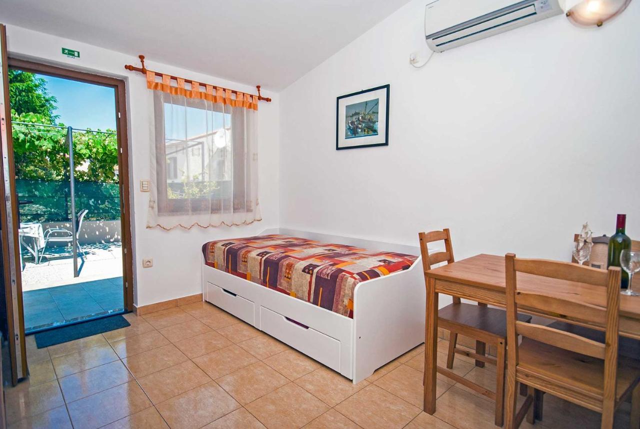 Apartman Kirac Pomer Buitenkant foto