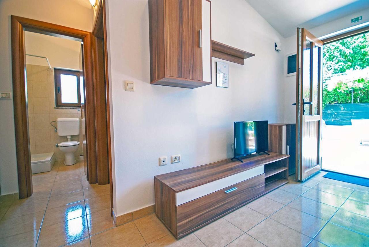 Apartman Kirac Pomer Buitenkant foto