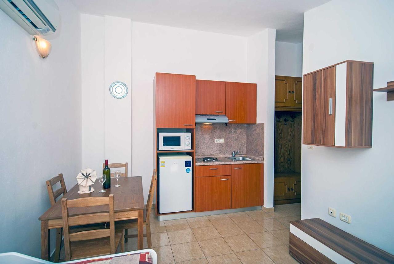 Apartman Kirac Pomer Buitenkant foto