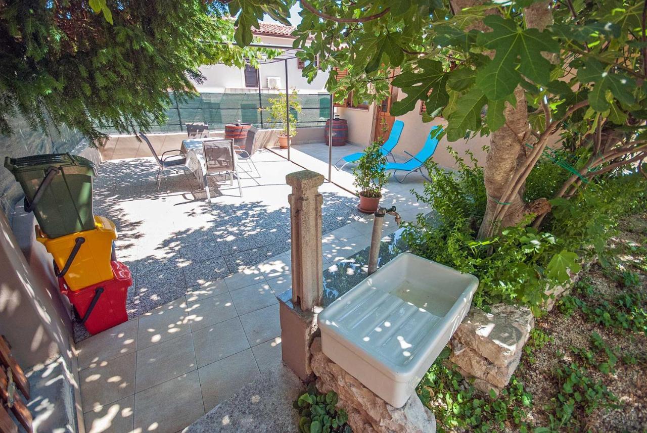 Apartman Kirac Pomer Buitenkant foto