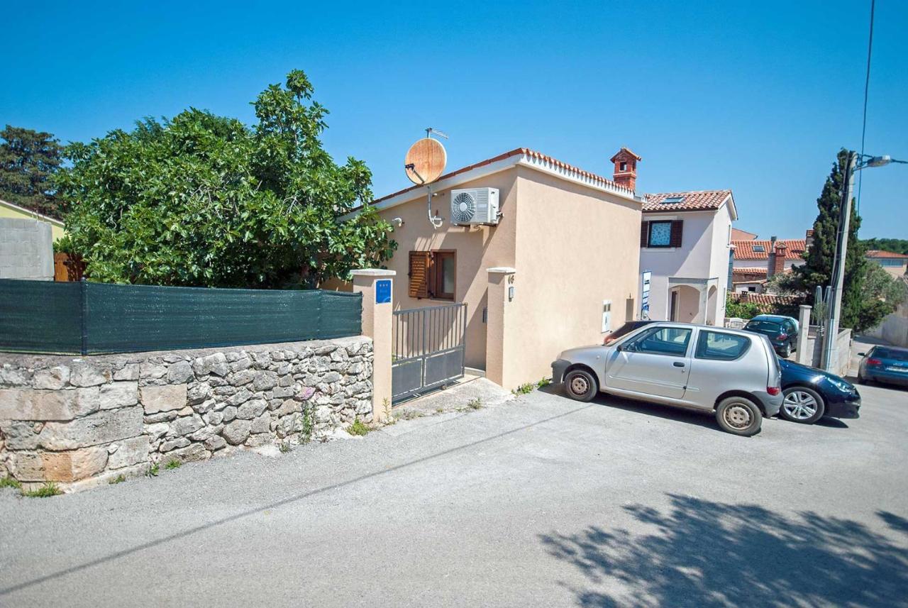 Apartman Kirac Pomer Buitenkant foto